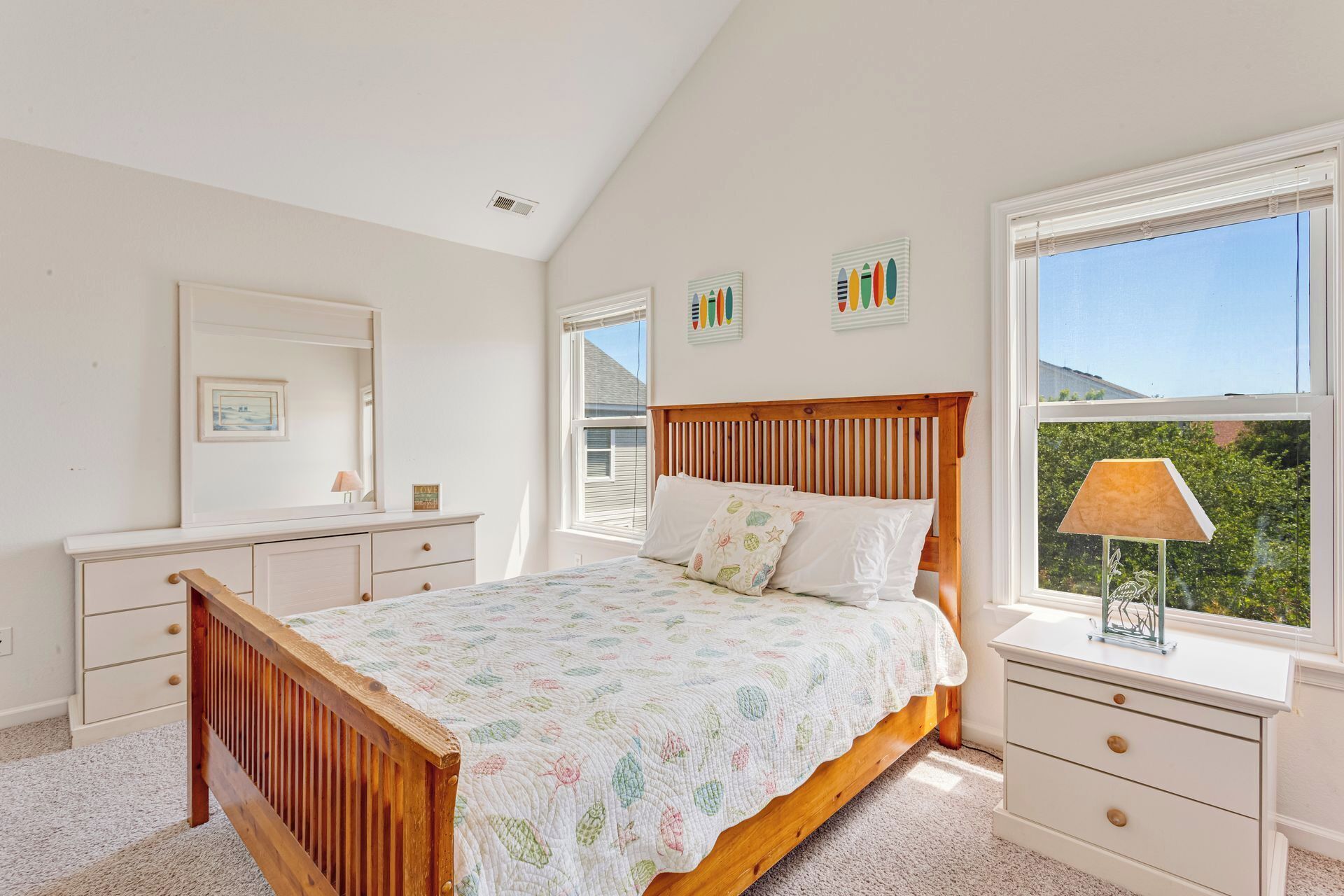 4 عدّة غرف نوم وواي فاي مجانًا وملاءات أسرّة