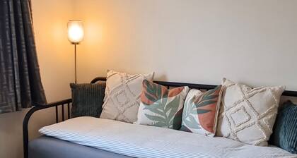 Luxury Family Apartment- Garden View
