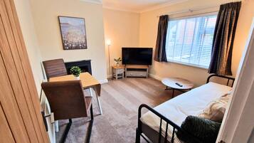 1 Schlafzimmer, Schreibtisch, Bügeleisen/Bügelbrett, kostenloses WLAN