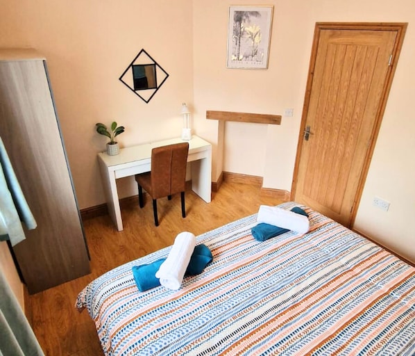 1 bedroom, desk, iron/ironing board, WiFi (free)