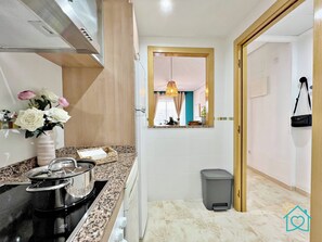 Refrigerador, microondas, horno y parrilla de estufa