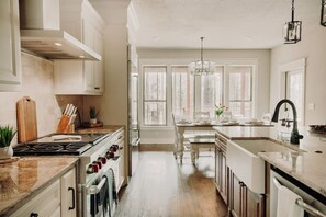 Fridge, microwave, oven, stovetop - White Pines Escape · Elegant Cabin: Air Hockey, Foosball, Hot Tub, Pets (Broken Bow)