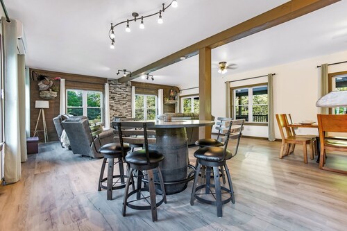 Adventure Lodge w/ PICKLEBALL, Pool Table + More!