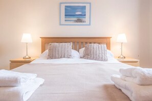 4 bedrooms, iron/ironing board, travel cot, WiFi - Pebble House, Aldeburgh (Suffolk)