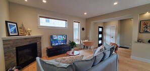 TV, fireplace, offices - Allevue in Old Towne TC Private Rooftop Deck (Traverse City)