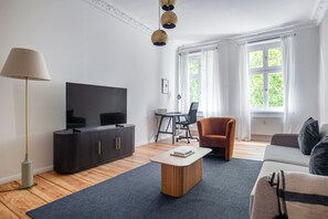 Télévision, chaîne hi-fi