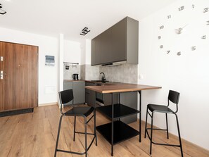 Réfrigérateur, four, plaque de cuisson, lave-vaisselle