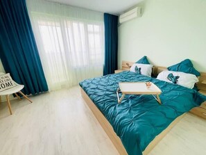 1 dormitori, planxa i posts de planxar, wifi i roba de llit 