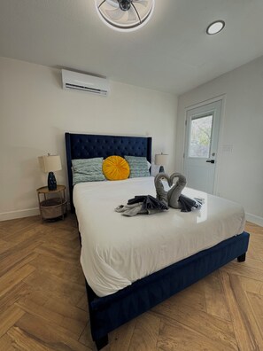 3 bedrooms, in-room safe, iron/ironing board, travel cot