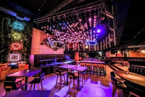 Bar (on property) - Studio Apartment Near Dubai Internet City Metro (Dubai)