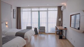 Desk, laptop workspace, free WiFi - Songshan Lake Ecological Hotel (Nanjing)