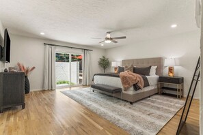 3 habitaciones, escritorio, tabla de planchar con plancha y wifi gratis