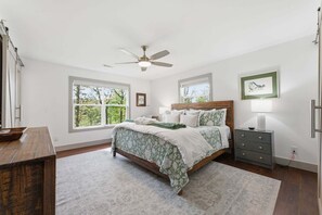 3 bedrooms, iron/ironing board, free WiFi, bed sheets - Dolly Woods, New to VRBO (Highlands)