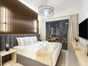2 bedrooms, desk, iron/ironing board, WiFi