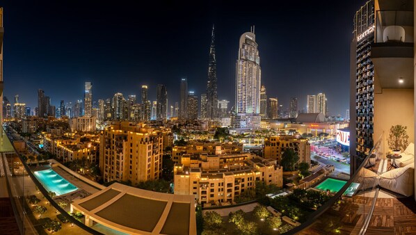 Pool - Burj Khalifa Dubai Mall | 2 Pools | Fireplace | 2B (Dubai)