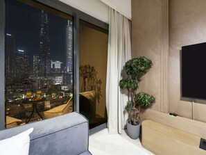 Interior - Burj Khalifa Dubai Mall | 2 Pools | Fireplace | 2B (Dubai)