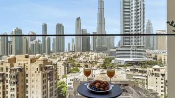 2 habitaciones, escritorio, tabla de planchar con plancha y wifi