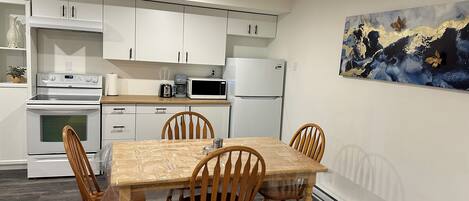 Fridge, microwave, oven, coffee/tea maker