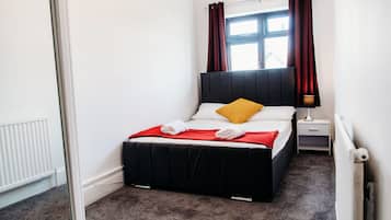 2 bedrooms, iron/ironing board, travel cot, WiFi