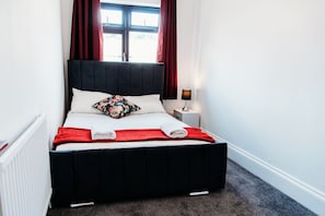 2 bedrooms, iron/ironing board, travel cot, WiFi