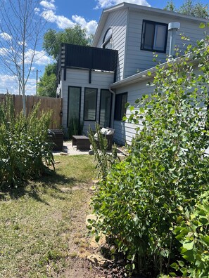 المنطقة المحيطة بالمنشأة