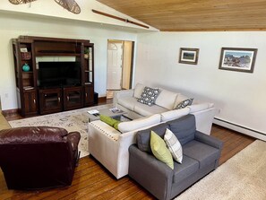 تلفزيون ذكي، مدفأة، تنس طاولة