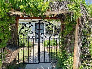 Exterior detail - Charming, pet friendly home close to area attractions in beautiful Cody! (Cody)