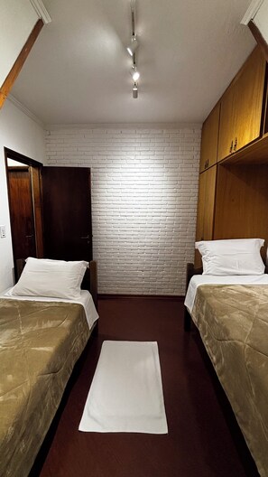 3 bedrooms, iron/ironing board, WiFi, bed sheets - Apartamento com Lareira no Coração do Centro Turístico - 5 Min. Baden Baden (Capivari Campos do Jordão)