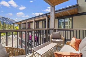 Property grounds - Spring Creek Vacations 2 BR Premier Condo 308TM (Canmore)