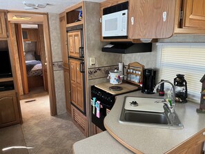 Private kitchen - L & R Ranch Rv Camping, on the farm (Stokesdale)