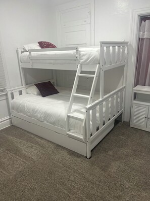 4 chambres, bureau, lit parapluie, Wi-Fi gratuit