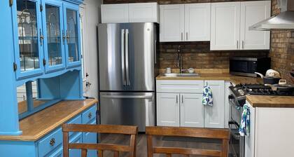 Grannyâs House - 100 year old cabin revived as your perfect vacation home.