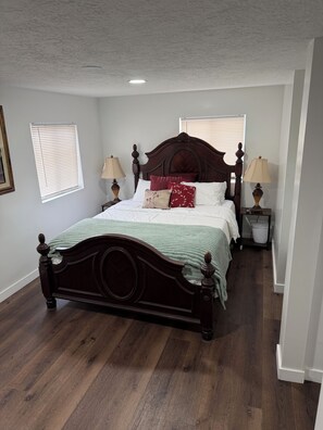 4 bedrooms, desk, travel cot, free WiFi