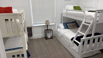 4 bedrooms, desk, travel crib, free WiFi