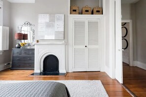 1 bedroom, iron/ironing board, travel crib, free WiFi - Historic Charleston Charm - Private Modern Luxe (Charleston)