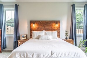 3 camere, una scrivania, ferro/asse da stiro, culla da viaggio