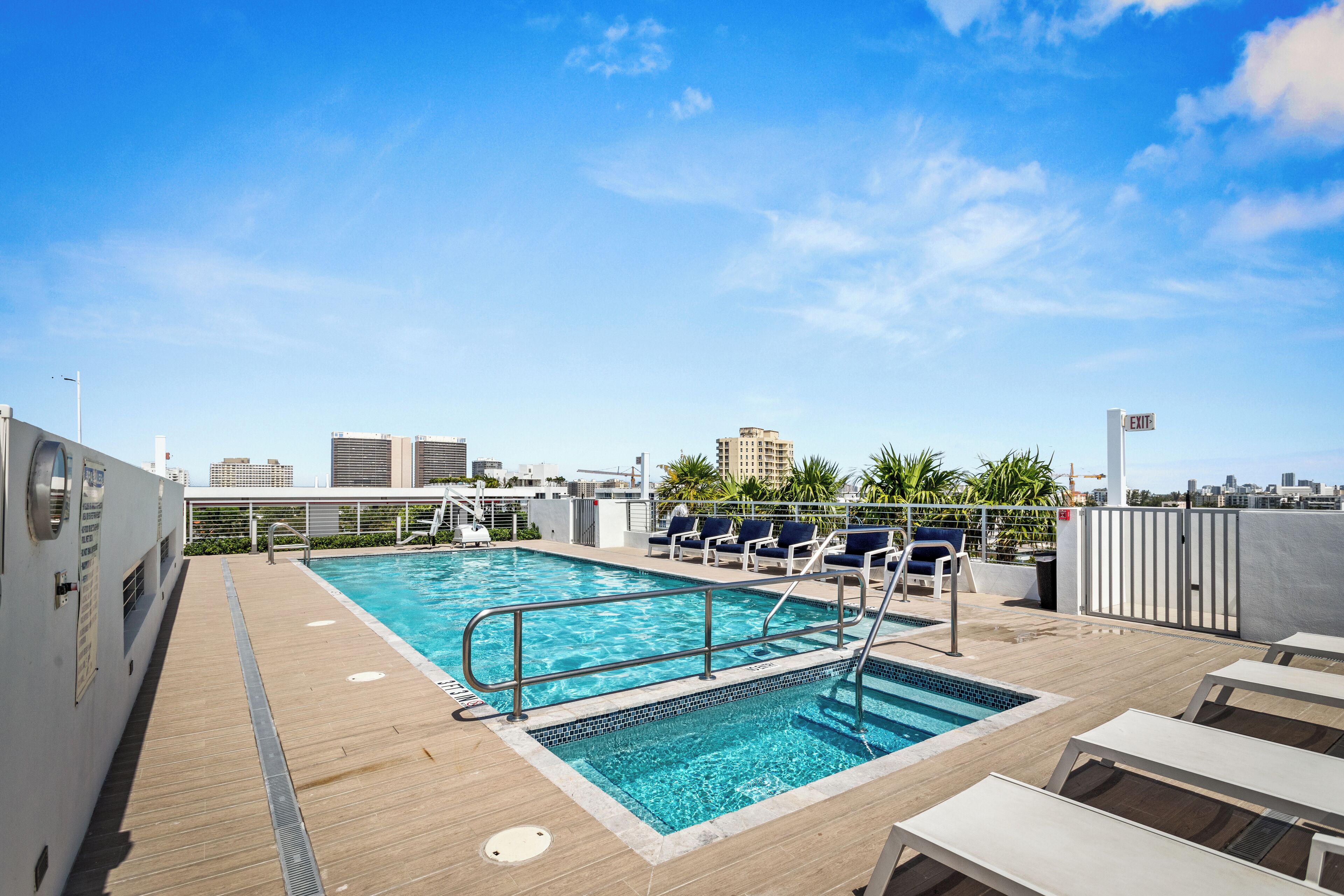 Lämmitetty uima-allas