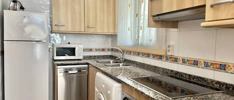 Refrigerador, microondas, horno y lavavajillas