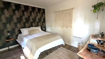 1 bedroom, bed sheets