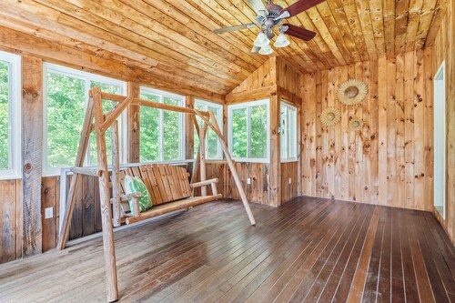 Hera Haven: Pickleball, hot tub, racetrack & lake