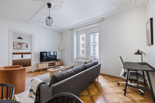 Fernseher, Stereoanlage