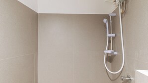 A shower with a handheld hose and a wall-mounted faucet. - Reddoorz @ Kbl Transient Inn San Fernando (Bacolor)