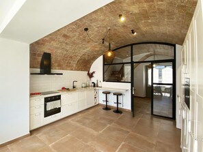 Fridge, microwave, oven, dishwasher - Holiday rental townhouse with swimming pool in Begur, Centre (Begur)