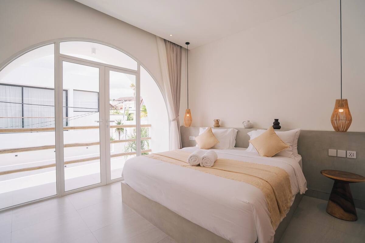 Executive Villa, Balcony | 2 bedrooms, desk, blackout curtains, soundproofing
