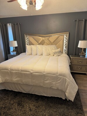 3 habitaciones, tabla de planchar con plancha, wifi y ropa de cama 