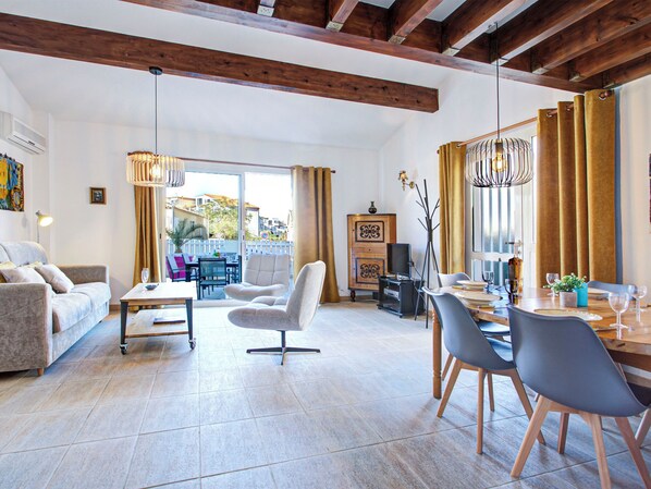 TV - Villa 12 Cassin by Interhome (Canet-Plage)