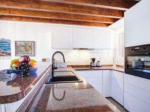 Réfrigérateur, four, lave-vaisselle