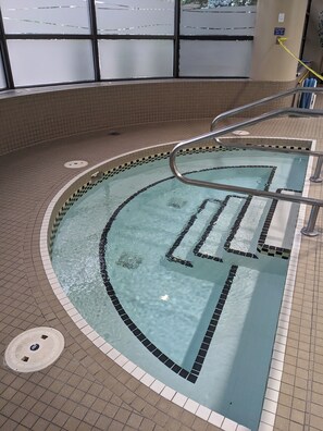 Innenpool, beheizter Pool