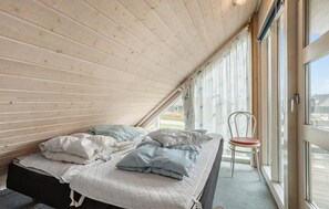 4 bedrooms, travel cot, free WiFi