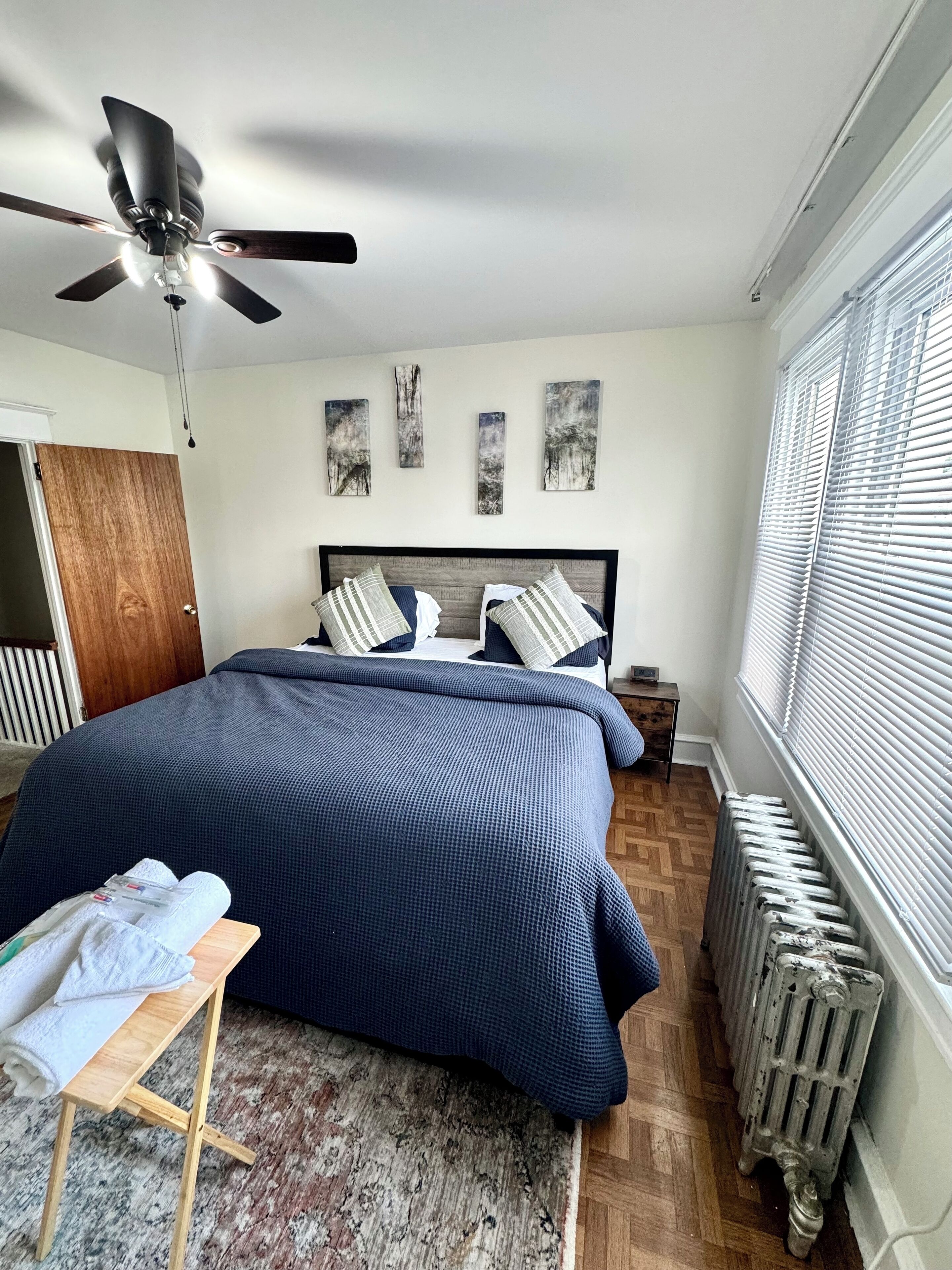 3 bedrooms, iron/ironing board, WiFi, bed sheets